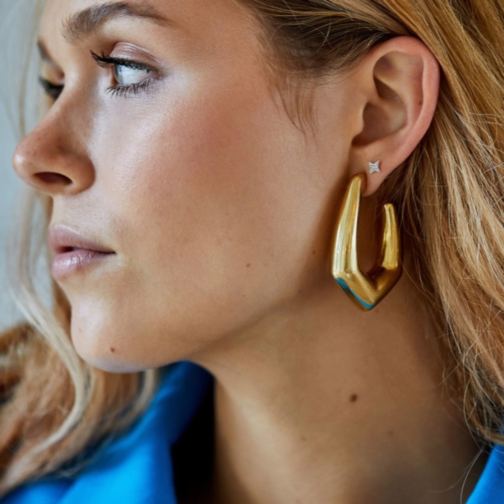 ISO of Kendra Scott Kaia gold earrings hoops